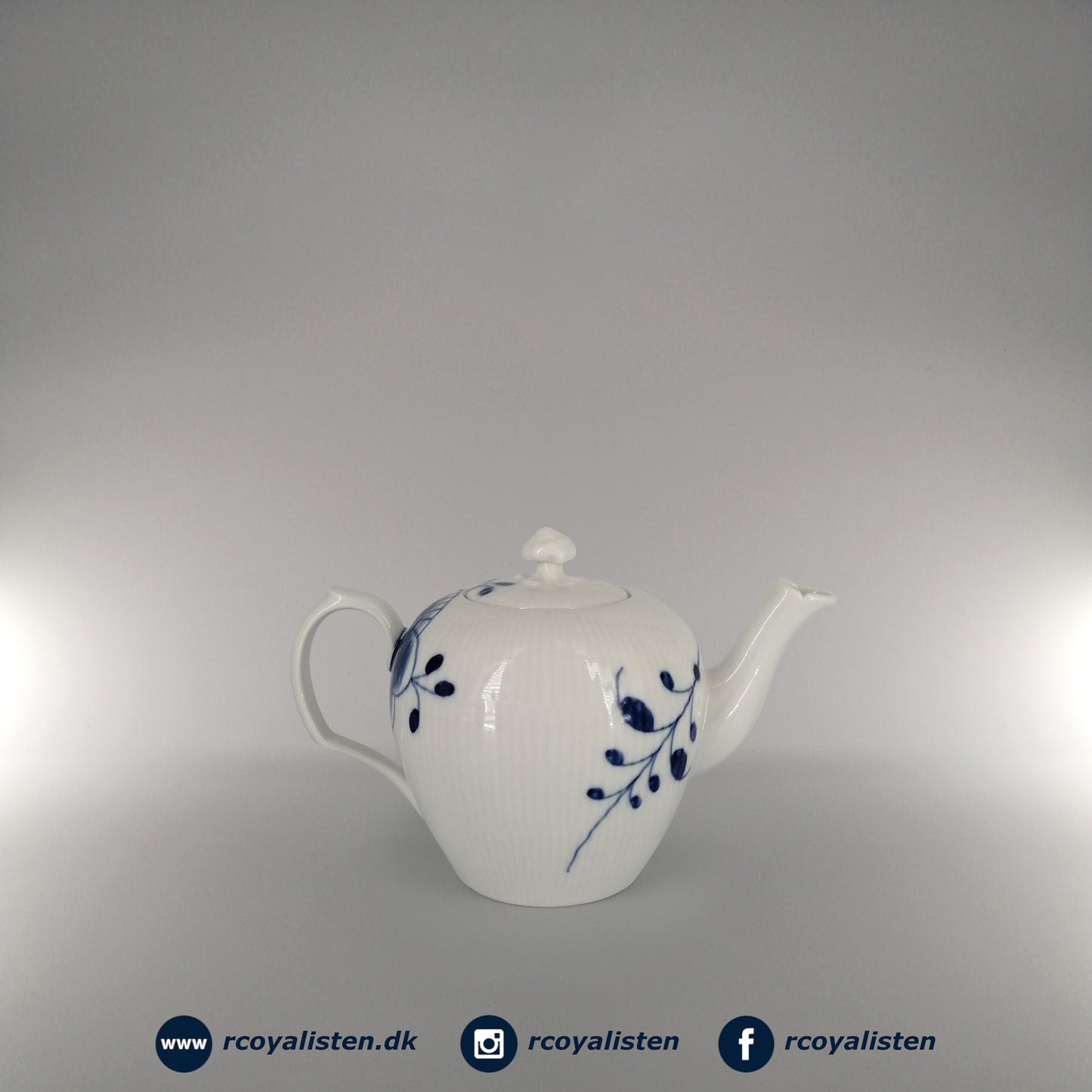 Blue Fluted Mega Teapot (11 cm / 35 cl)