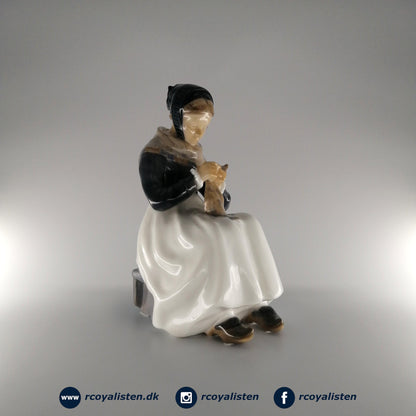 Royal Copenhagen Figur - Amagerpige (23 cm) - RCoyalisten.dk